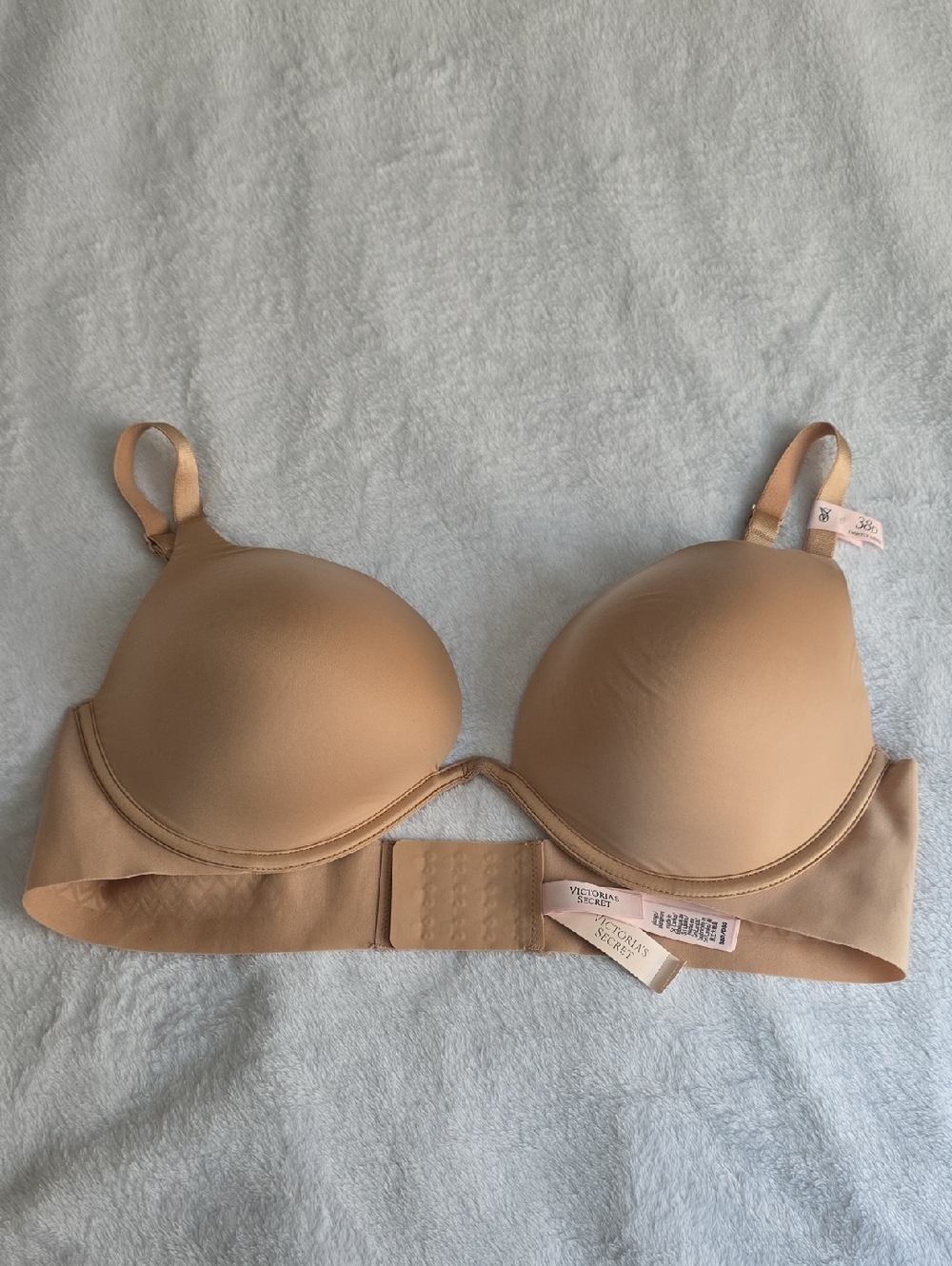 Victoria's Secret Nude Lightly Lined Plunge Bra Size 38D
